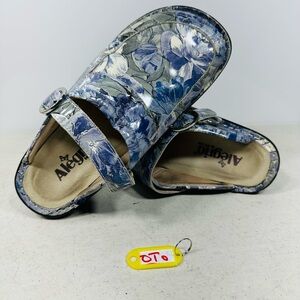 Alegria Seville Blue Lovely Patent Leather Slip on Clogs Womens Sz 37US 7